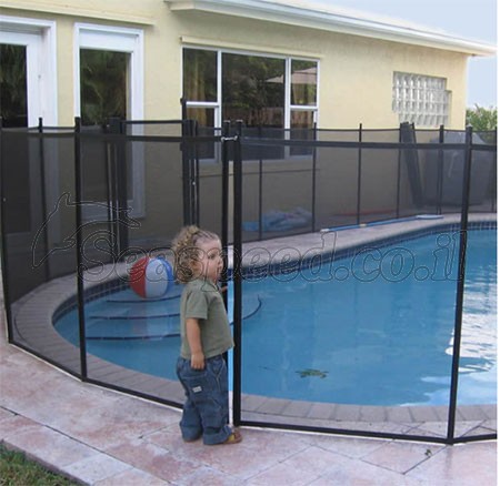 גדר בטיחות איכותית נשלפת לבריכה בגובה 1.35 מטר בצבע שחור מדגם Premium
